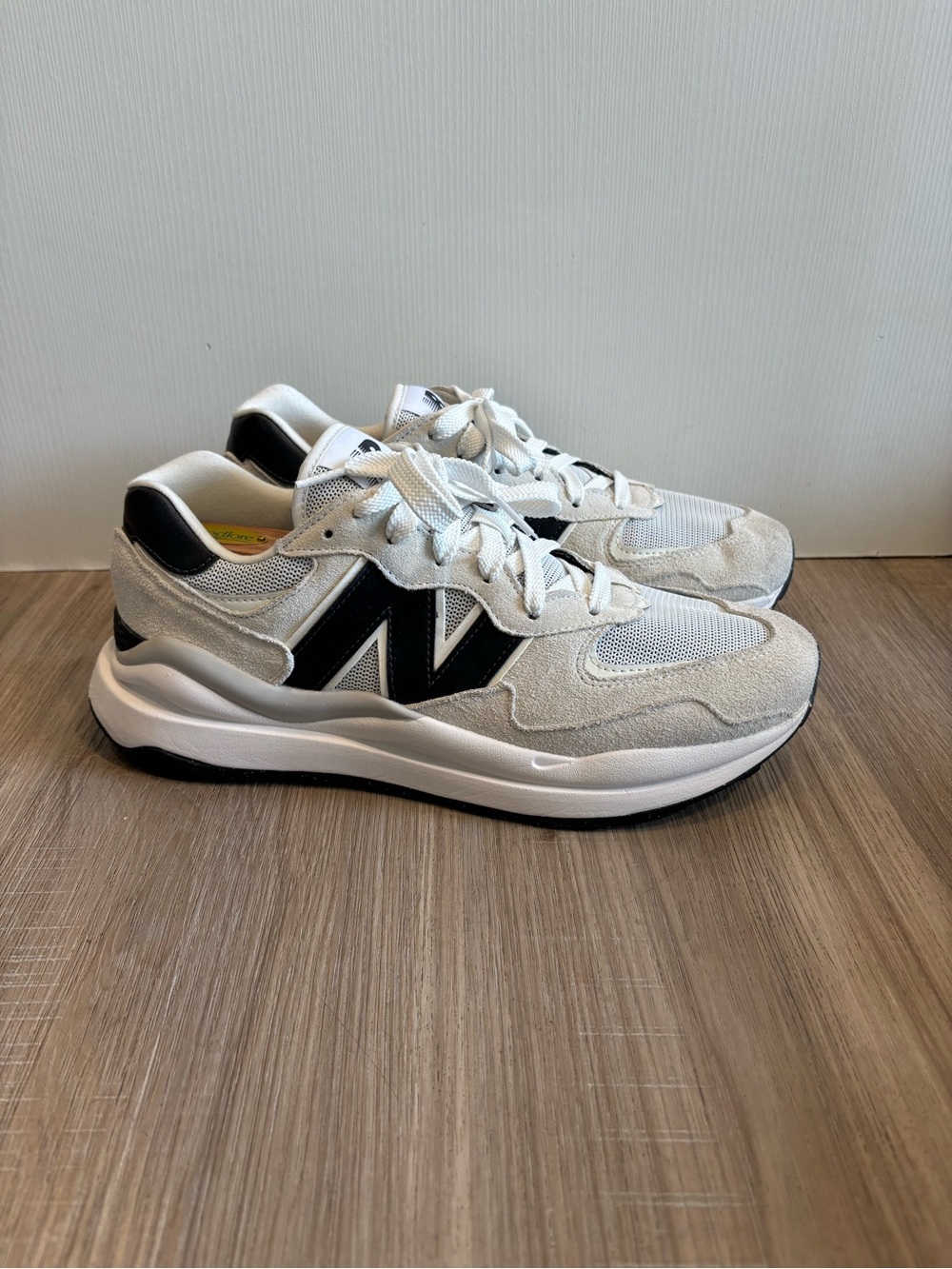 New Balance 57/40 Men's Running Walking Comfort Size 11 Beige Black